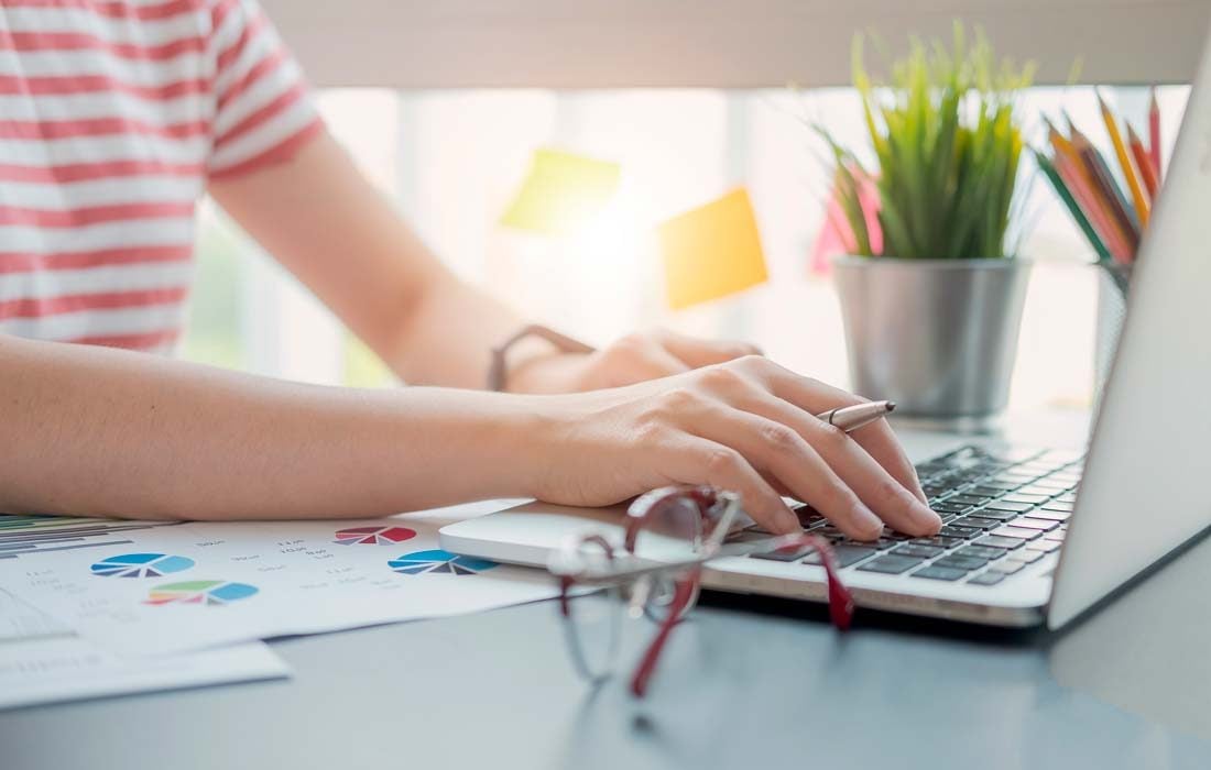 Close-Up-Of-Women-Or-Accountan-325538596